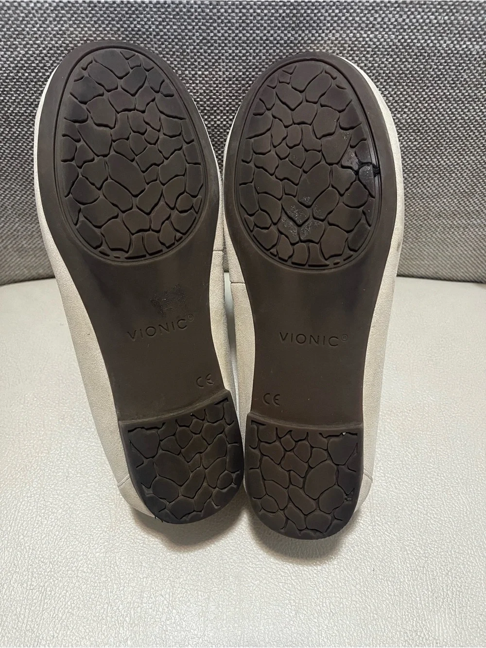 Vionic Anita Light Gold Suede Comfortable Flats Women’s Size 7